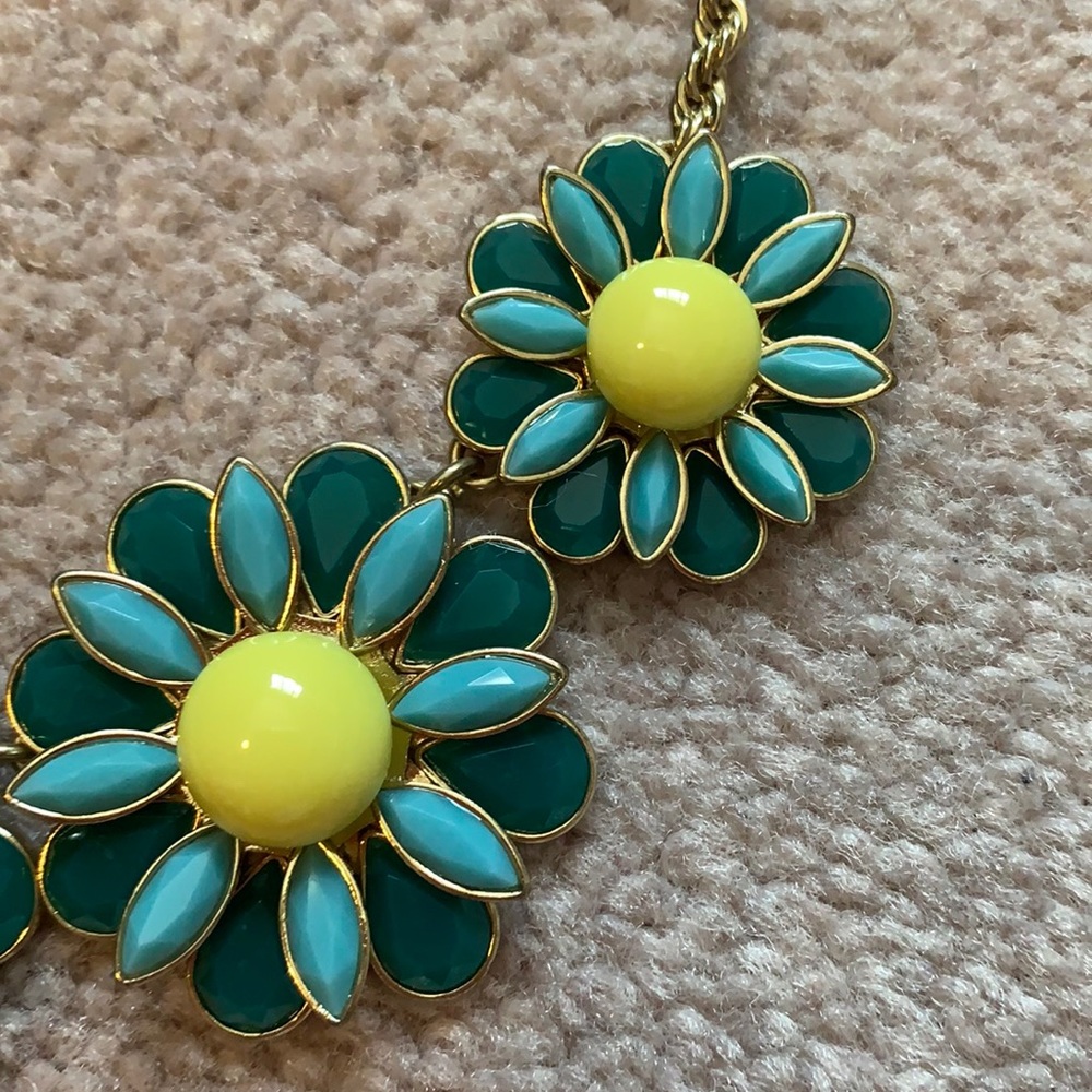 Banana Republic flowery necklace